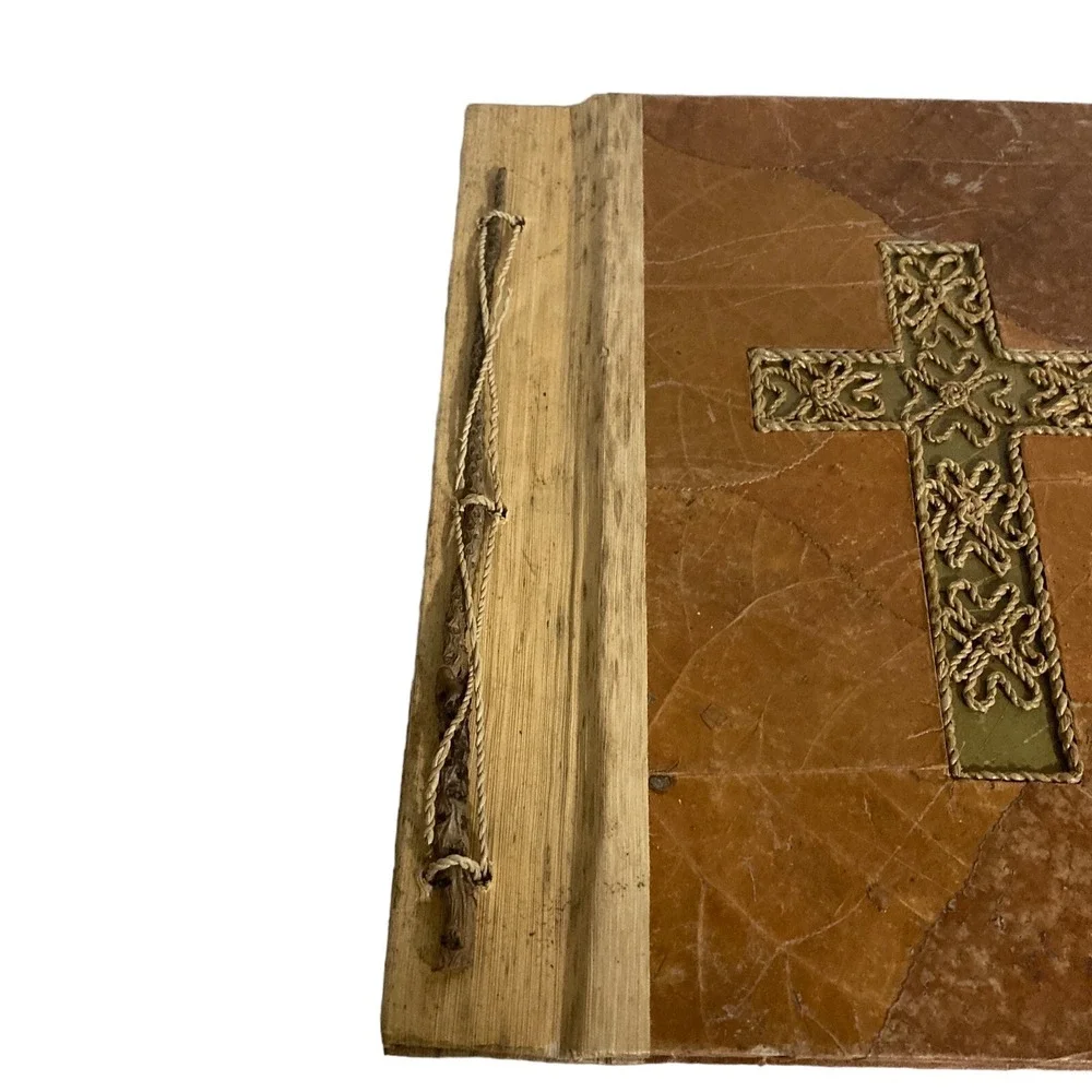 Vtg Handmade Banana Leaf Bamboo Cross Photo Album 8.75